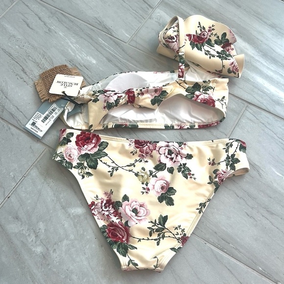 NWT,2Pc Bikini Set,Antonio Melani,Floral hipster Rosette,Statement Suit,Size Med - Picture 14 of 14